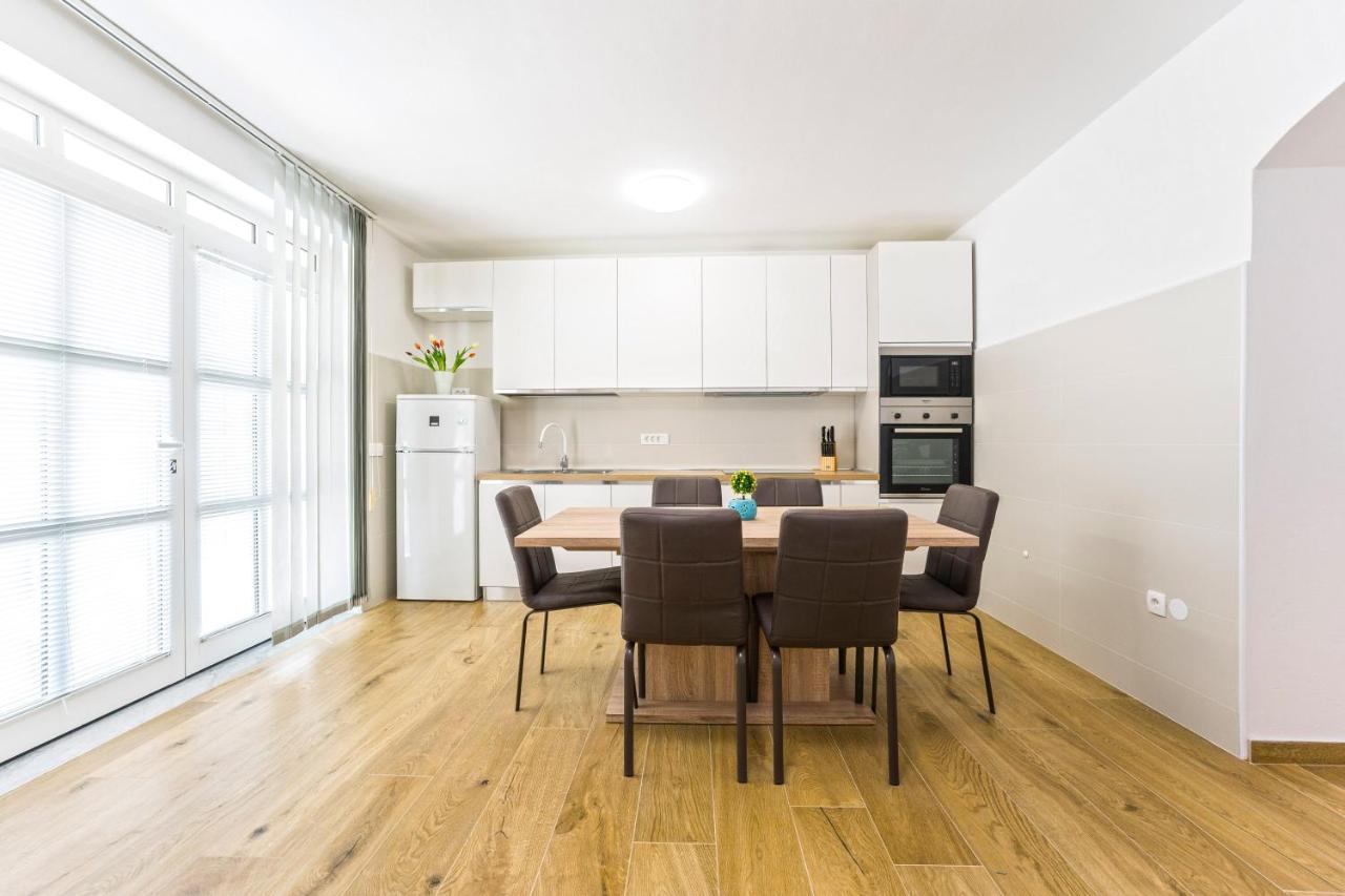 Villa Bianca - Apartment With Private Pool Привлака Экстерьер фото