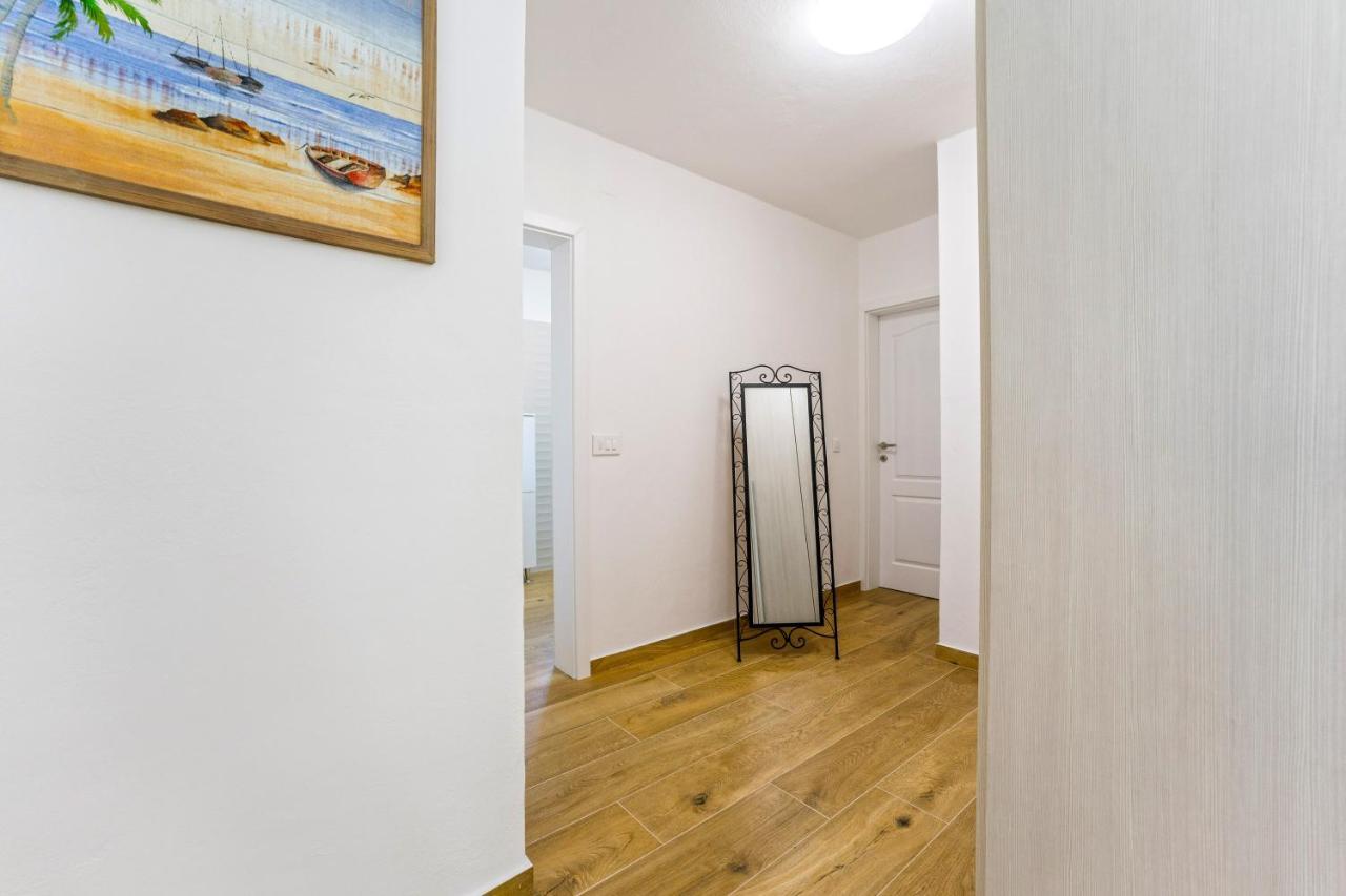 Villa Bianca - Apartment With Private Pool Привлака Экстерьер фото