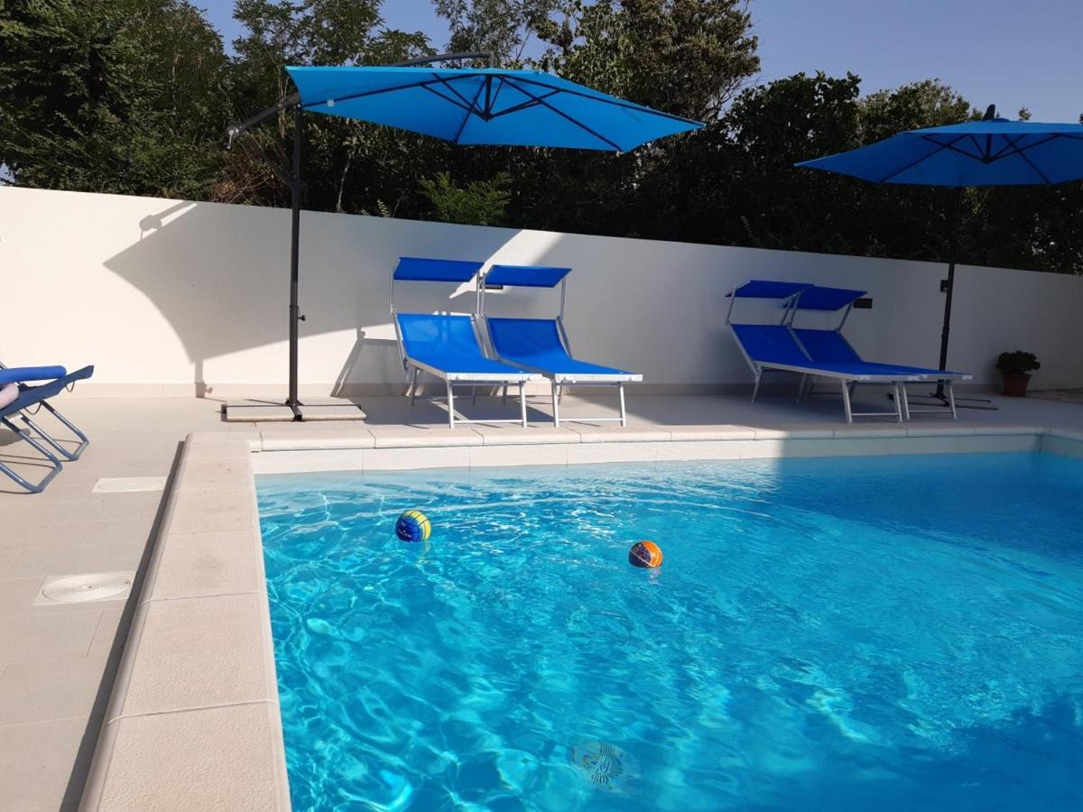 Villa Bianca - Apartment With Private Pool Привлака Экстерьер фото