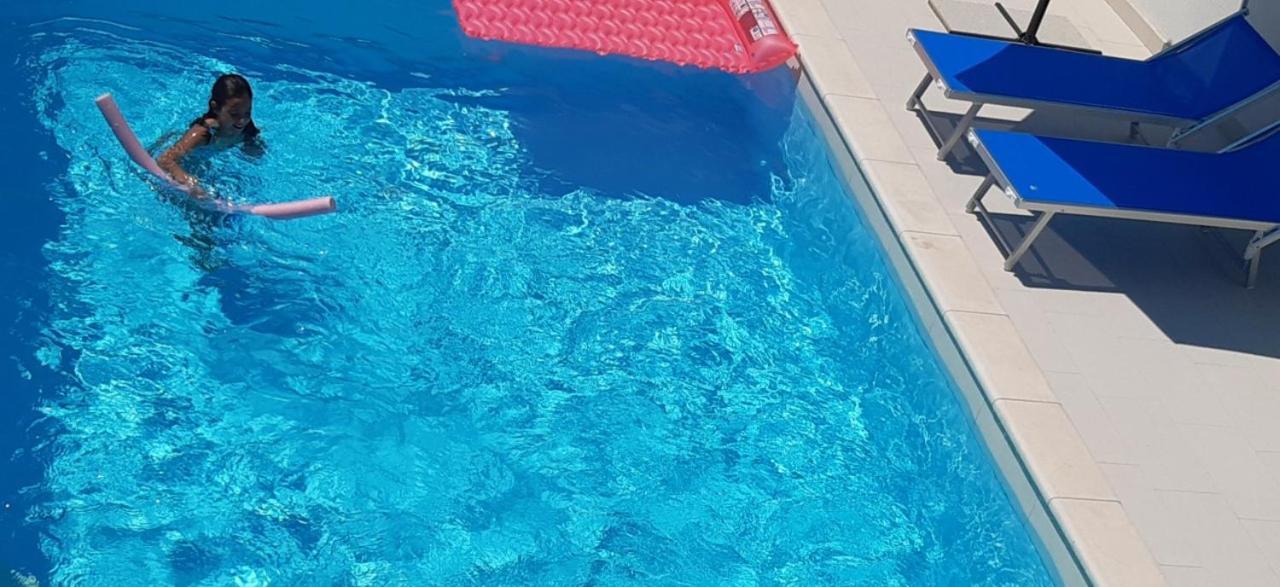 Villa Bianca - Apartment With Private Pool Привлака Экстерьер фото